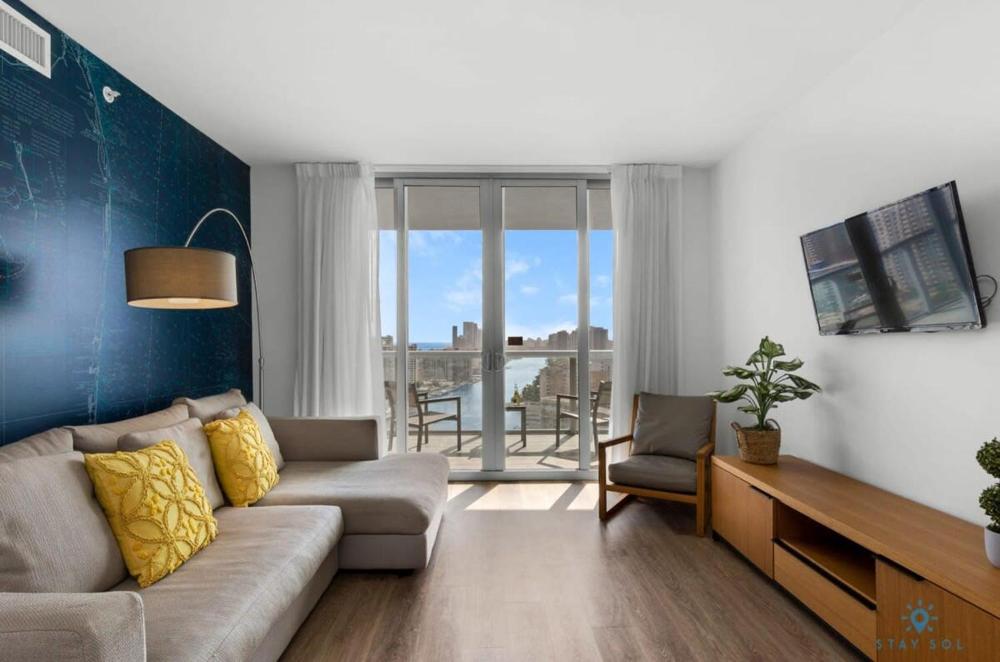 Infinite View with Balcony, Pool, Gym plus Near Beach